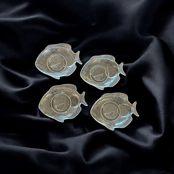 Set of 4 Vintage Clear Glass Fish Shape Appetizer Plates - Excellent Condition! - Picture 1 of 9